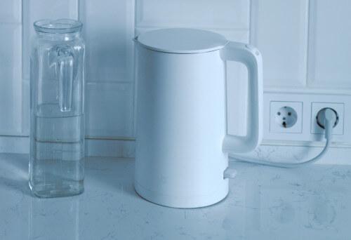 Wasserkocher: Vor- und Nachteile von Entkalkungsanlage abwägen